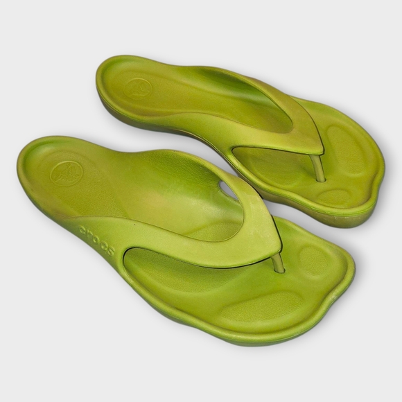 CROCS Womens Lime Green Sandals Flip Flops Size 8‎ Ladies Crocs Toe Post Sandals - Picture 2 of 7
